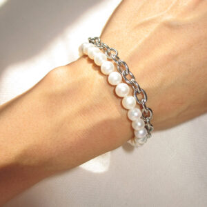 THE FRESHWATER PEARL ROLO CHAIN BRACELET
